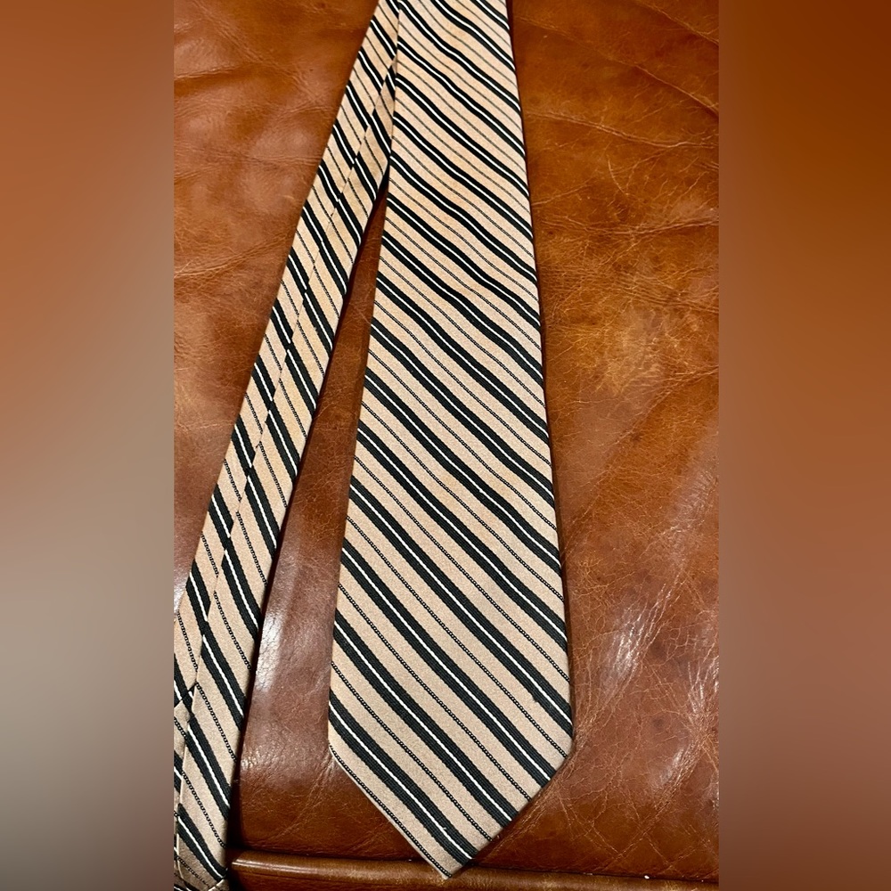 CALVIN KLEIN TIE